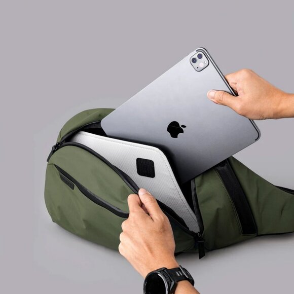 NWT Alpaka Metro Crossbody Bag Left Green - Picture 6 of 10